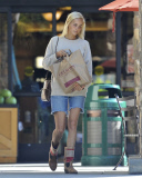 Isabel Lucas Shops At Gelsons