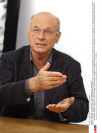 PARIS: Boris Cyrulnik presente "Autobiographie d'un epouvantail"