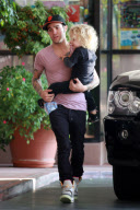 Pete Wentz takes Bronx to the doctor