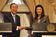 UN-Generalsekretär Ban Ki Moon und Thailands Regierungschefin Yingluck Shinawatra bei einem Treffen in Bangkok
