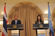 UN-Generalsekretär Ban Ki Moon und Thailands Regierungschefin Yingluck Shinawatra bei einem Treffen in Bangkok
