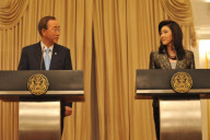 UN-Generalsekretär Ban Ki Moon und Thailands Regierungschefin Yingluck Shinawatra bei einem Treffen in Bangkok