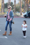 Katherine Heigl and Josh Kelley take Naleigh to the LA Zoo!