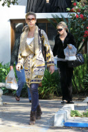 *EXCLUSIVE* Katherine Heigl lunches at Louise's Trattoria