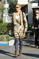 *EXCLUSIVE* Katherine Heigl lunches at Louise's Trattoria