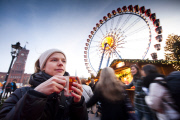 Freue Dich...: Der Weihnachtsmarkt vor dem Roten Rathaus in Berlin