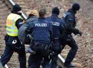 Castor-Transport 2011: Der Transportzug erreicht Deutschland