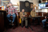Dave Root trinkt sein Bier nur im Royal Oak Pub von Halstead