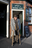 Dave Root trinkt sein Bier nur im Royal Oak Pub von Halstead