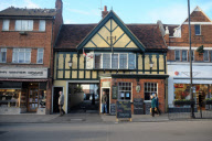 Dave Root trinkt sein Bier nur im Royal Oak Pub von Halstead