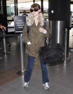 Natalie Portman leaving Los Angeles