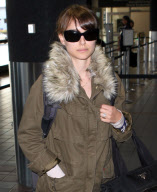 Natalie Portman leaving Los Angeles