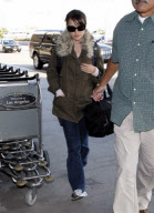 Natalie Portman leaving Los Angeles