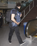 Natalie Portman leaving Los Angeles