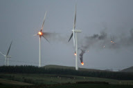 Sturm über Schottland: Eine Windkraftanlage bei Ardrossan brennt