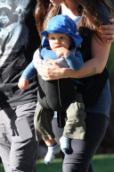 *EXCLUSIVE*Alanis Morissette : Saturday Stroll with the Family