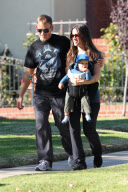 *EXCLUSIVE*Alanis Morissette : Saturday Stroll with the Family