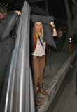 Brooke Mueller Tries to Hide from the Paparazzi 