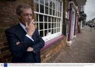 Protest against smoke-free Stony Stratford, Britain - 16 Jul 2011
