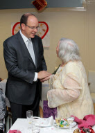 CPE/Prince Albert offers gifts to old people at nursery house