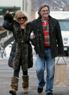 Goldie Hawn Holds Kurt Russell Close In The Aspen Cold 
