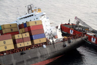 Es wird leerer: Bergungsarbeiten am Containerfrachter Rena auf dem Astrolabe-Riff vor Tauranga