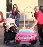 Jessica Alba takes Haven to shop for big sister Honor!