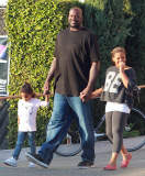 Shaquille O'Neal Takes The Kids Shopping!