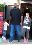 Shaquille O'Neal Takes The Kids Shopping!