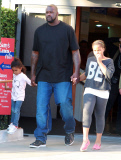 Shaquille O'Neal Takes The Kids Shopping!