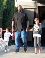 Shaquille O'Neal Takes The Kids Shopping!