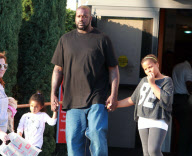 Shaquille O'Neal Takes The Kids Shopping!