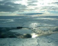 Gefangen in der Antarktis: Die Besatzung des russischen Fischtrawlers Sparta kämpf gegen den Untergang ihres Schiffes