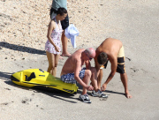 Rupert Murdoch and family on the beach_Part3