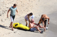 Rupert Murdoch and family on the beach_Part3