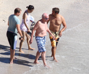 Rupert Murdoch and family on the beach_Part3