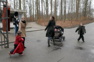Exkl: Royals spielen auf einem Spielplatz Nähe Schloss Marselisborg in Aarhus