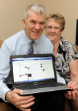 Endlich vereint: Hugh Forsythe findet seine Jugendliebe Maureen Wallace nach über vierzig Jahren über Facebook wieder und heiratet sie