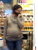 L.A.: Jennifer Garner - organic food shopping