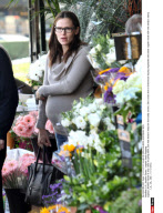 L.A.: Jennifer Garner - organic food shopping