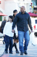 *EXCLUSIVE* Blanket Jackson goes "Barnes and Noble" bookstore shopping