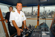 Kapitän  Francesco Schettino auf der Brücke der Costa Atlantica
