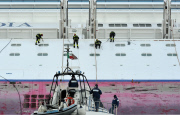 Bergungsarbeiten an dem havarierten Kreuzfahrtschiff Costa Concordia vor der Insel Giglio