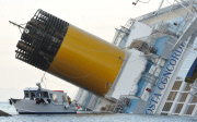 Bergungsarbeiten an dem havarierten Kreuzfahrtschiff Costa Concordia vor der Insel Giglio