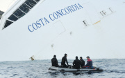 Bergungsarbeiten an dem havarierten Kreuzfahrtschiff Costa Concordia vor der Insel Giglio