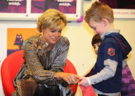 National Reading Breakfast: Laurentien der Niederlande liest Kindern der Grundschule De Windroos in Amersfoort vor