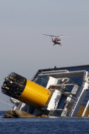 Bergungsarbeiten an dem havarierten Kreuzfahrtschiff Costa Concordia vor der Insel Giglio