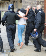 Völlig duchgedreht: Polizei nimmt Mann in London fest