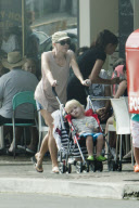 NAOMI WATTS, LIEV SCHREIBER with children SASHA and SAMUEL at Bronte