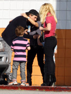 EXCLUSIVE... Exclusive... Britney Spears Takes The Family Bowling
